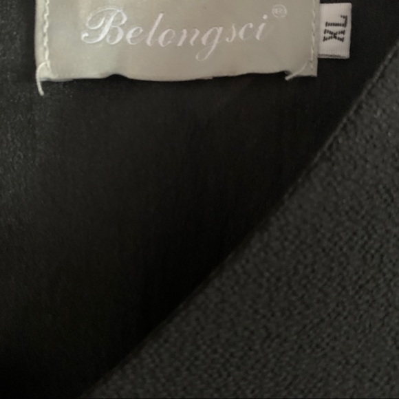 Black V-Neck Bell Sleeve Shift Dress - Picture 5 of 10